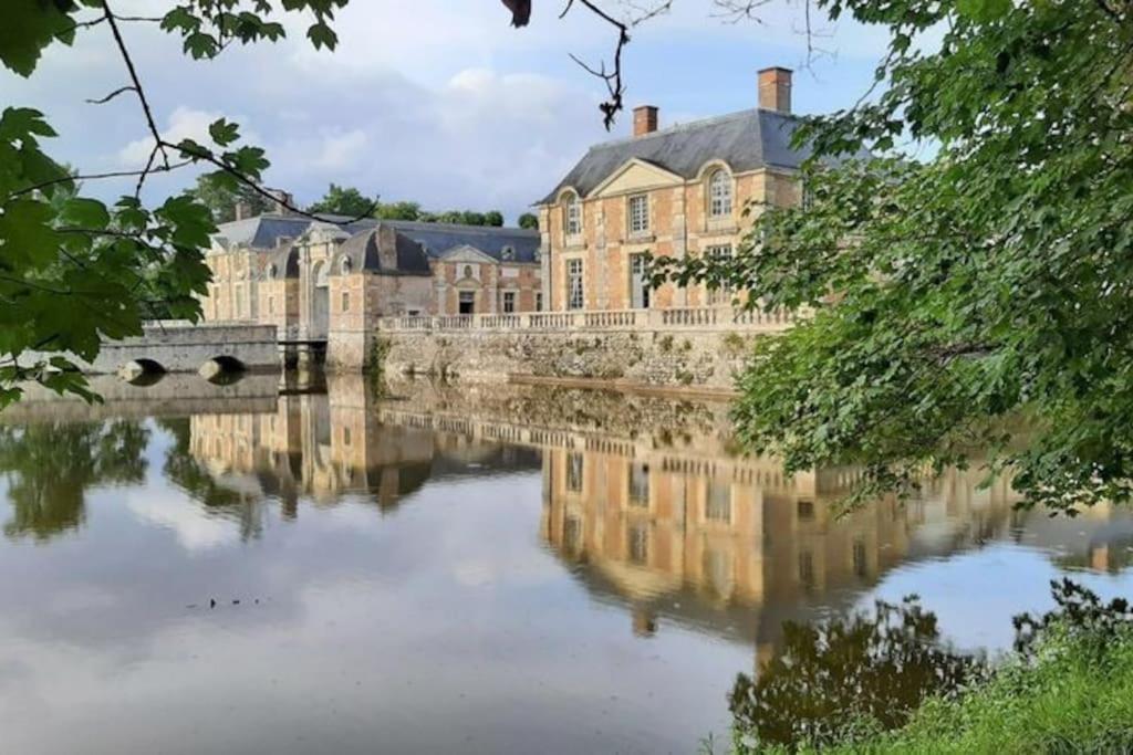 Agréable studio dans le centre historique La Ferté-Saint-Aubin Esterno foto